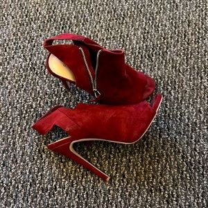 Shoe Dazzle sling back heeled booties